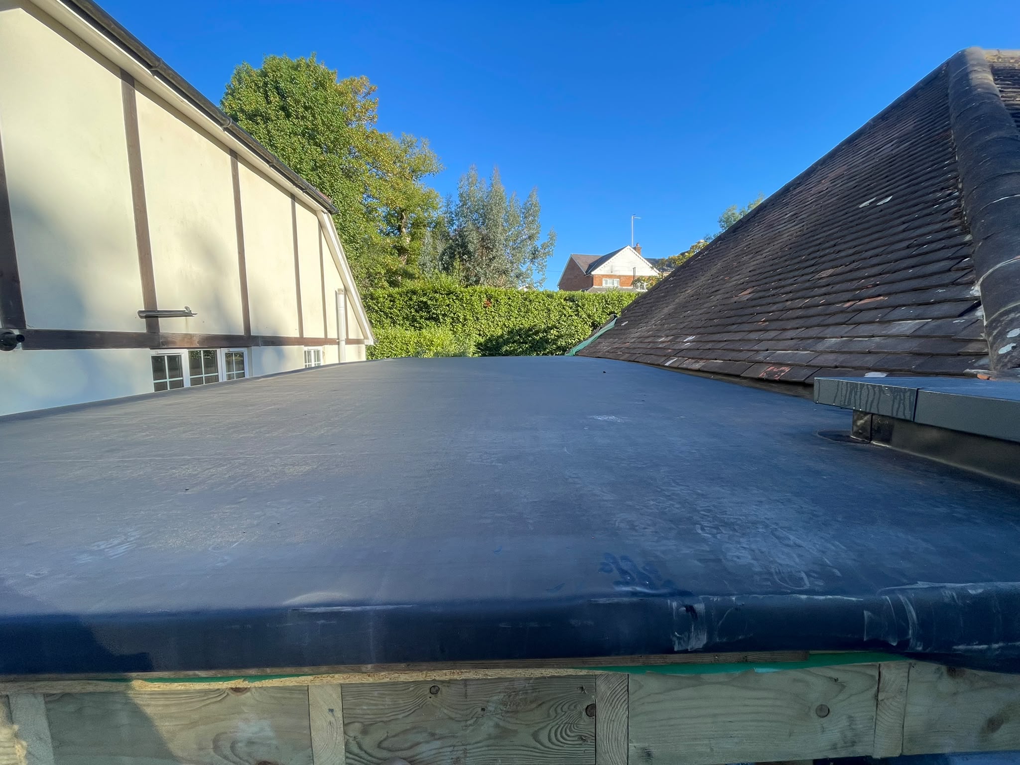 Flat roof installation with new roofing membrane and timber framework